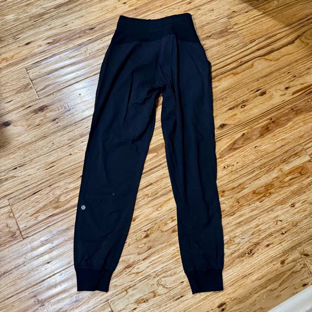 Lululemon Dance Studio Mid-Rise Jogger
Full Length Sz 2 - Picture 8 of 10